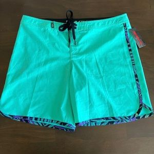 Women’s size 7 Dakine board short